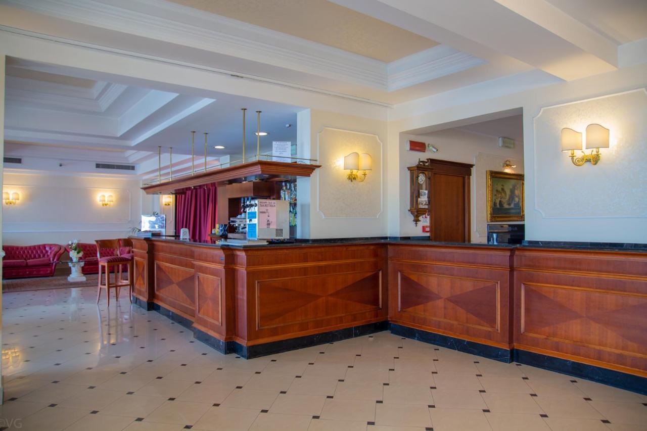 Hotel Executive La Fiorita Rimini Ngoại thất bức ảnh